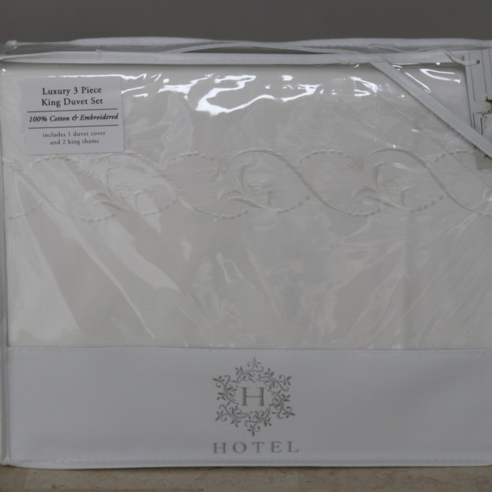 HOTEL LUXURY FLORAL EMBROIDERED FRAME KING DUVET SET 100% COTTON - 3PC SET - NEW